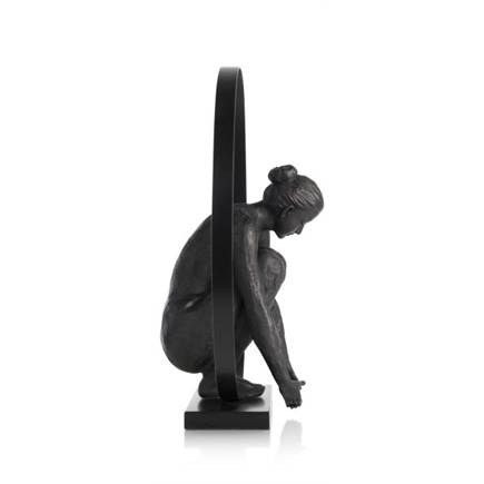 Henders en Hazel Circle Lady beeld H54cm