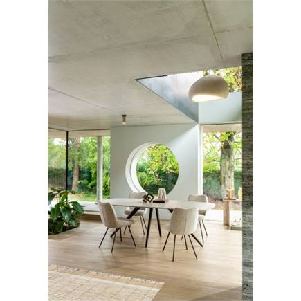 XOOON eetkamertafel ovaal 240 x 110 cm. - 4-pootjes - crème Light Sand