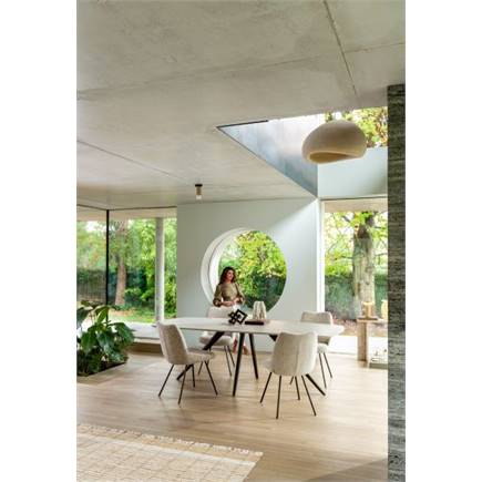 XOOON eetkamertafel ovaal 210 x 105 cm. - 4-pootjes - crème Antraciet