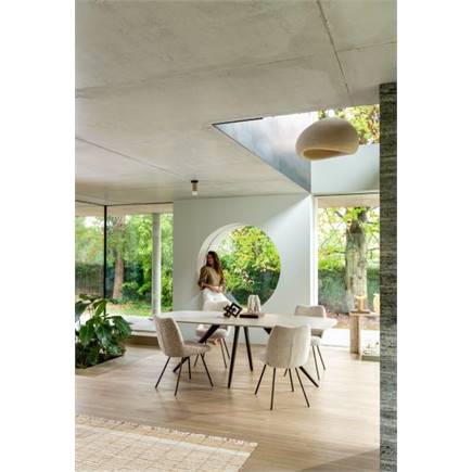 XOOON eetkamertafel ovaal 180 x 105 cm. - 4-pootjes - crème Antraciet